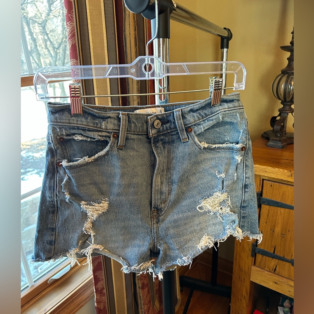Abercrombie & Fitch high rise mom short size 25